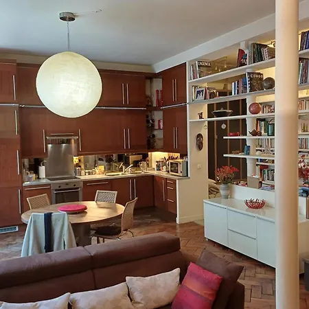 Spacious And Well-located Love Nest Paris